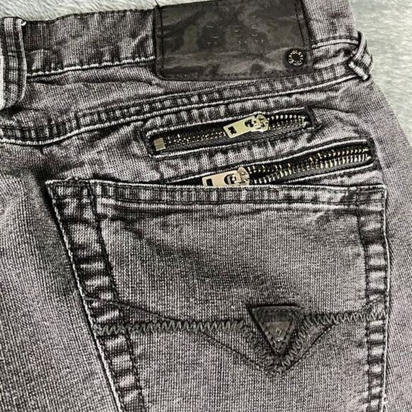 Men’s GUESS Jeans Size 32×30 Black/Gray Wash Straight-Leg – Excellent Condition - Picture 4 of 10